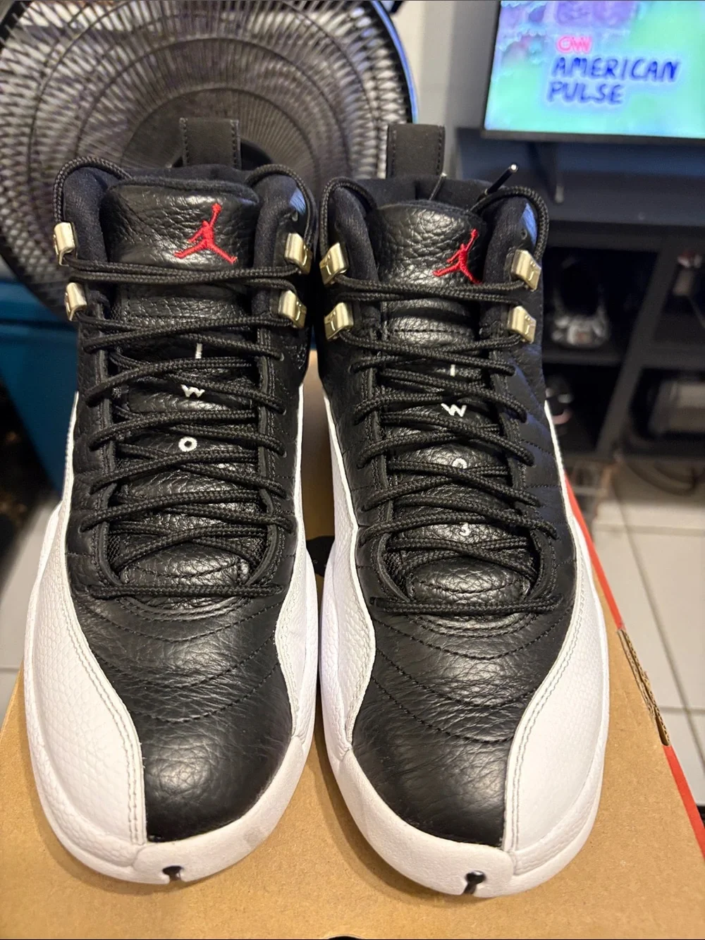 Jordan Retro 12 playoffs guaranteed authentic sz 8 mens